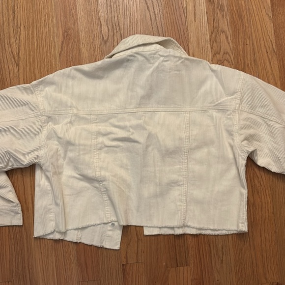 Cropped White Jacket - Picture 4 of 4
